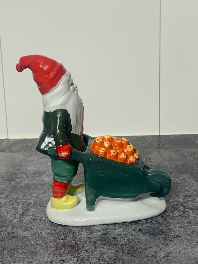 Tomte med skottkärra med juläpplen, Liknar efter Jenny Nyström -Retro