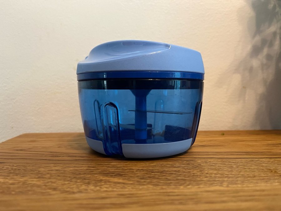 Tupperware lökhackare