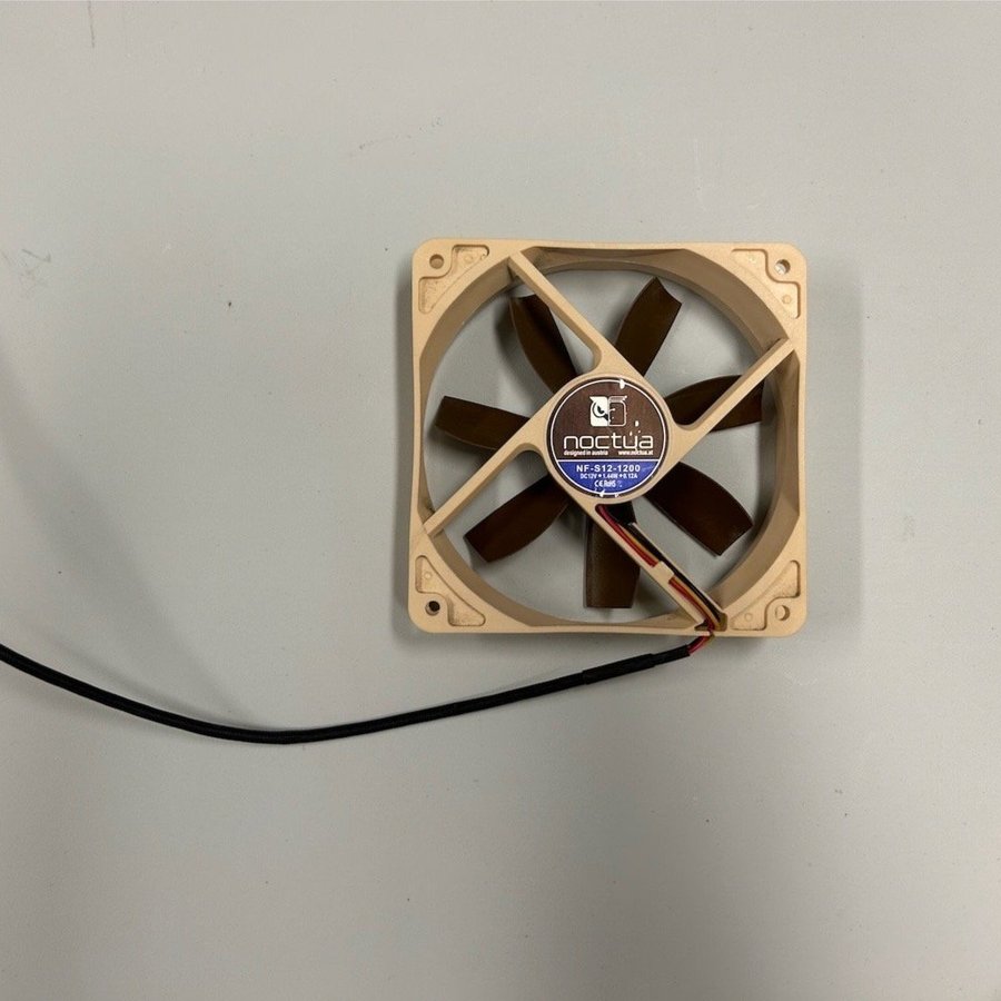 2st Noctua NF-S12-1200 120mm fläkt