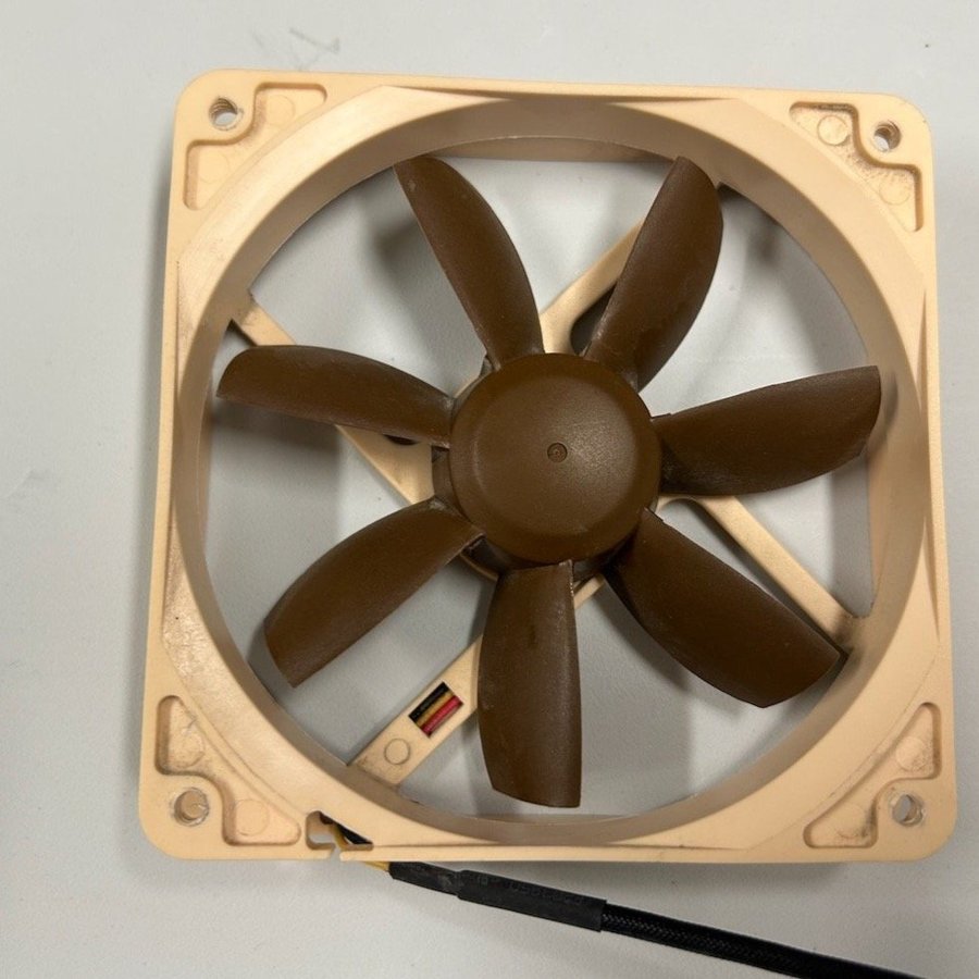 2st Noctua NF-S12-1200 120mm fläkt