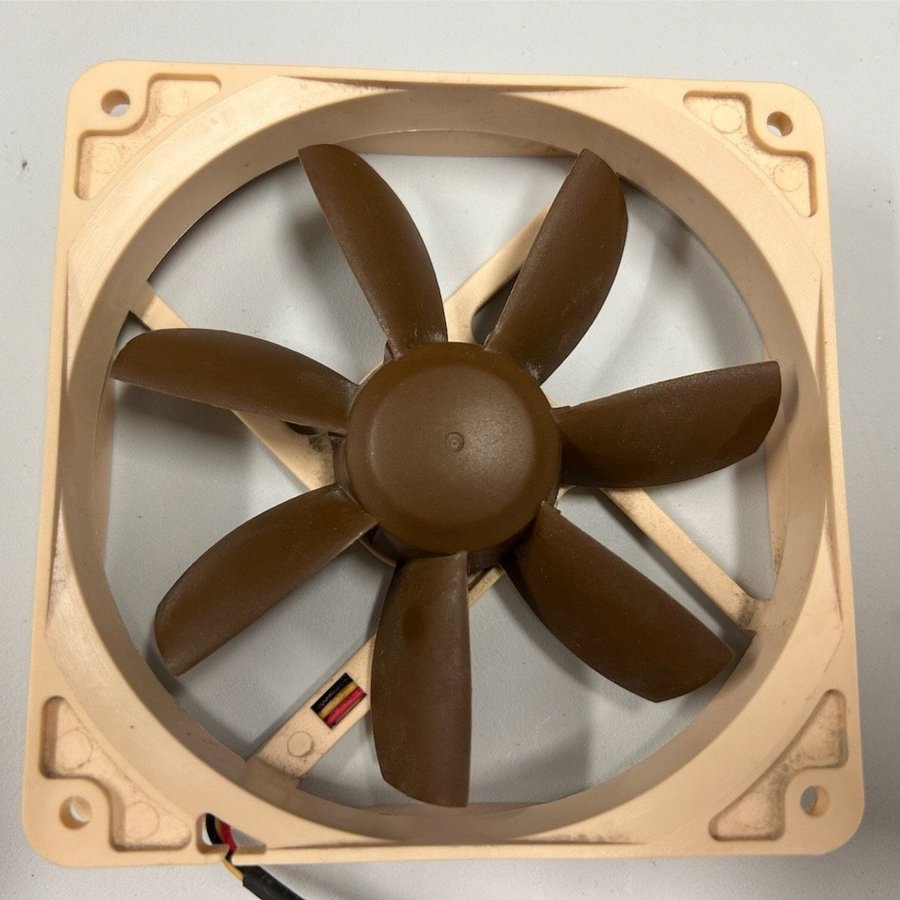 2st Noctua NF-S12-1200 120mm fläkt