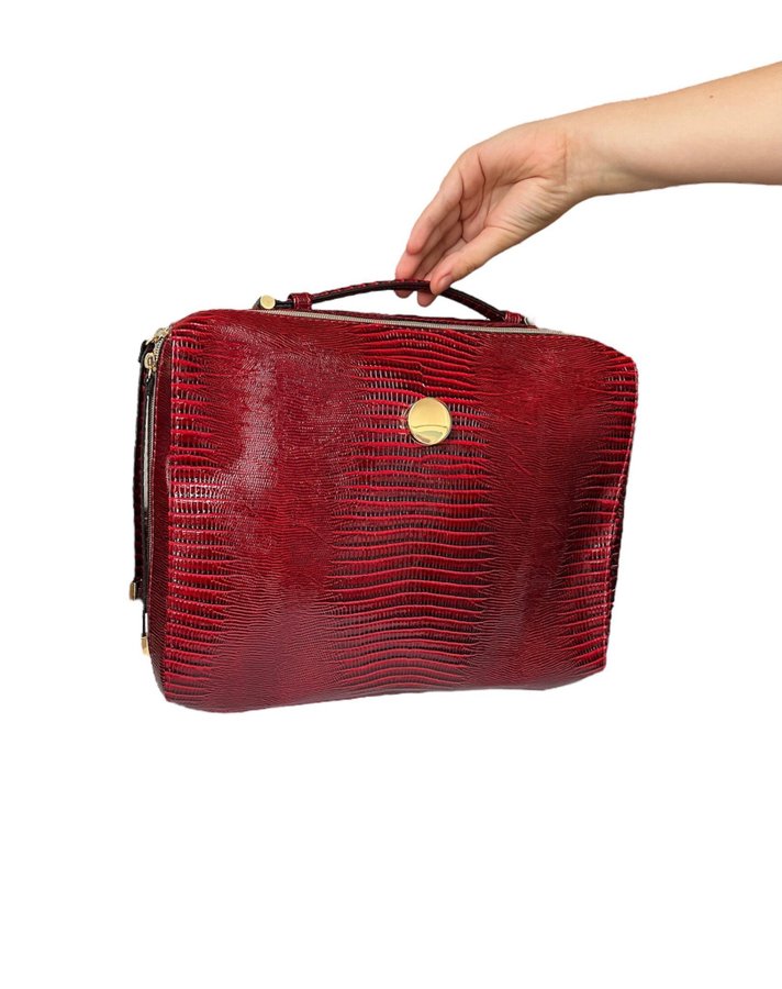 Gorgeous Estée Lauder burgundy bag