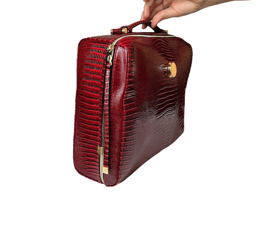 Gorgeous Estée Lauder burgundy bag