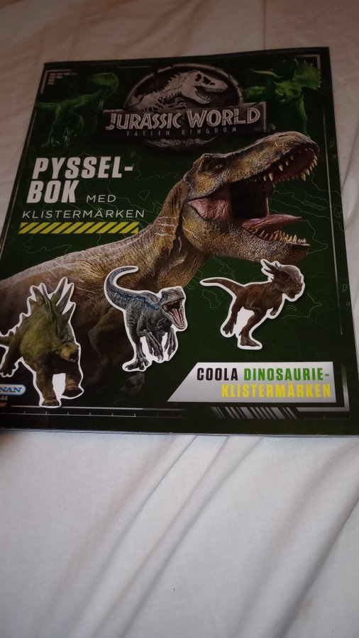 Jurassic World - Pysselbok med klistermärken