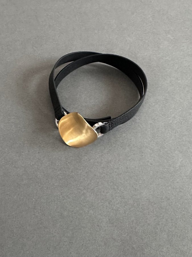 Fantastiskt fint Astrid  Agnes Armband guldpläterad stål Statement Bracelet