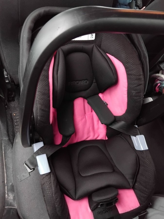 Recaro bilbarnstol rosa och svart 0-13 kg