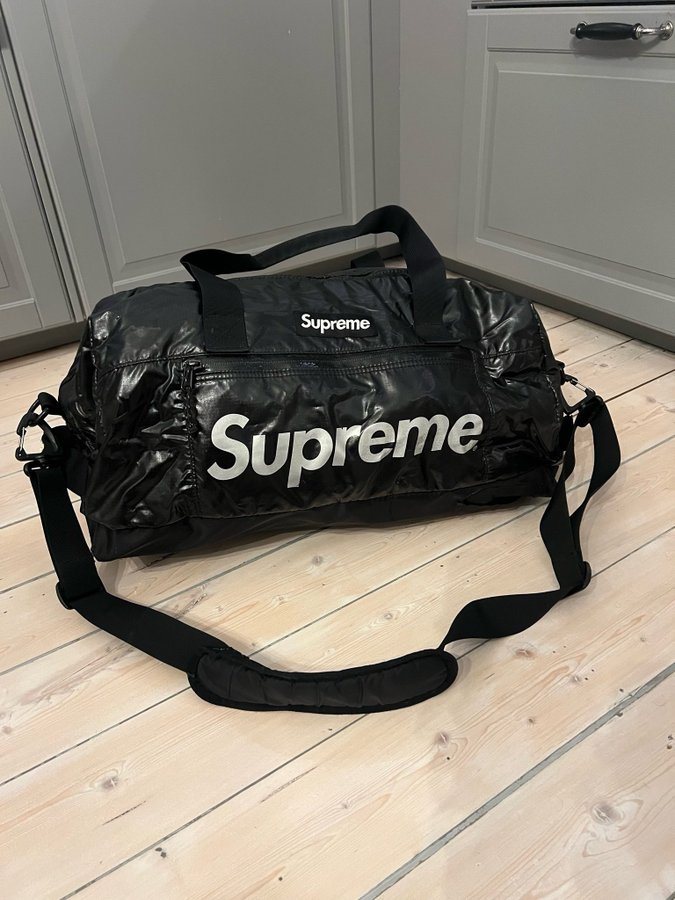 Supreme duffle bag