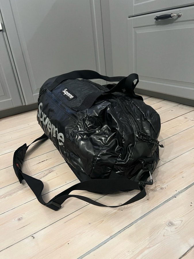 Supreme duffle bag