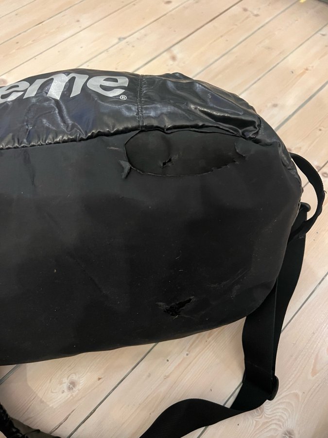 Supreme duffle bag