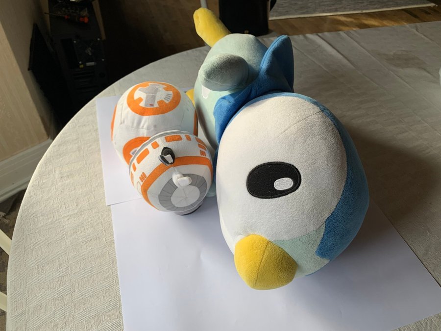 2 st gosedjur - BB-8 och Pokemon Piplup