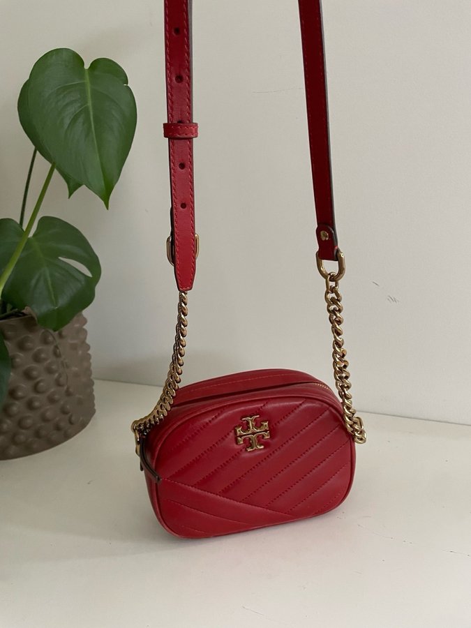 Snygg Tory Burch axelremsväska