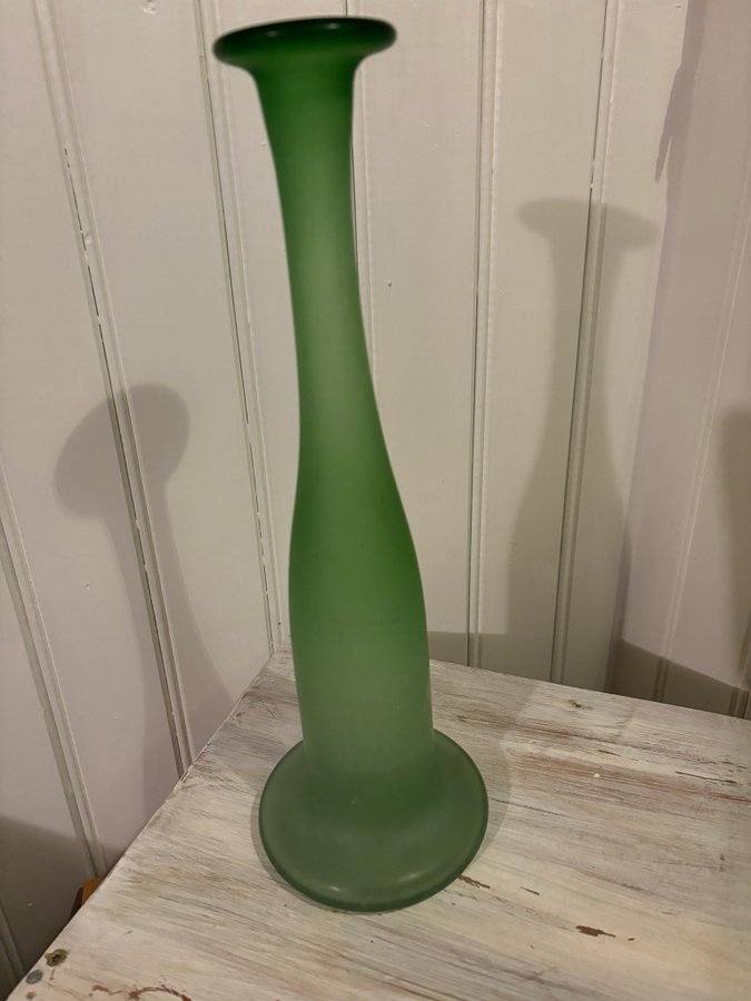 Glas, handblåst, vas, grön, matt, 38 cm, 40 kr