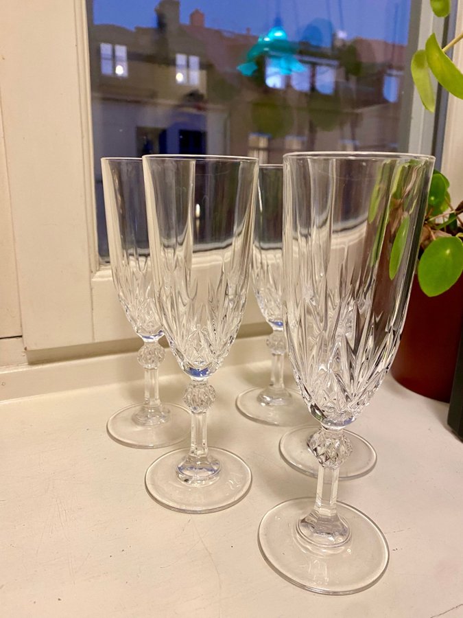 5 st retro-champagneglas – slipad dekor