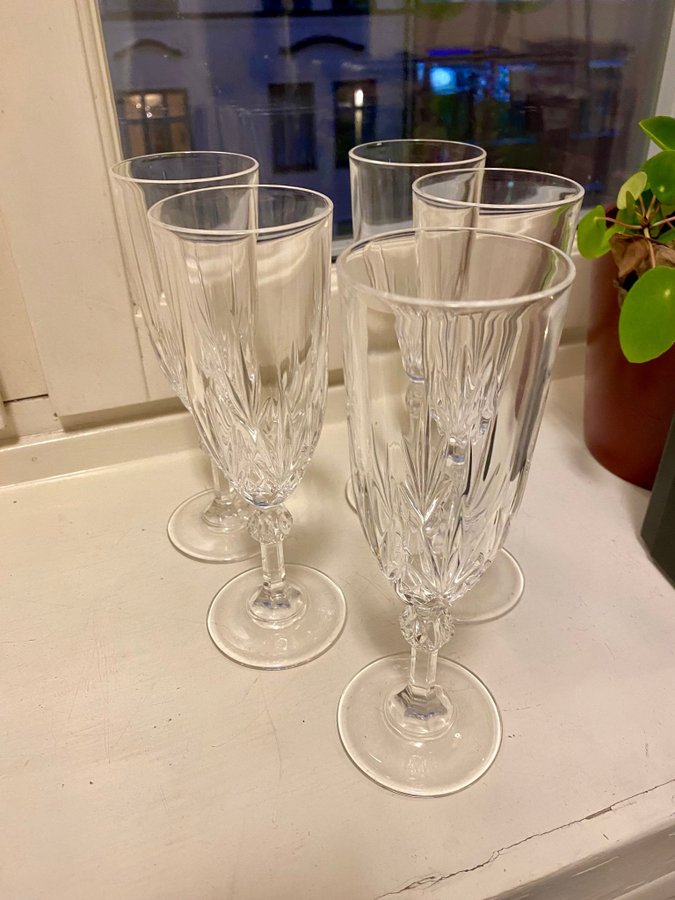 5 st retro-champagneglas – slipad dekor