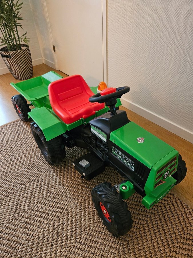 Traktor med släp elbil 6V Injusa Elbil 636