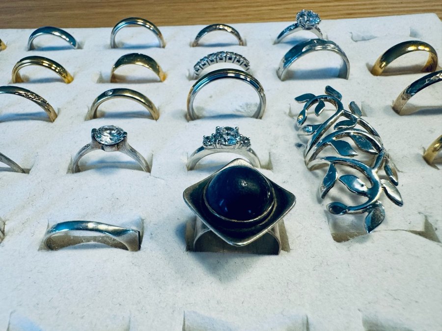 FANTASTISKT ERBJUDANDE, 50 Silversmycken. Ringar, Halsband,örhängen