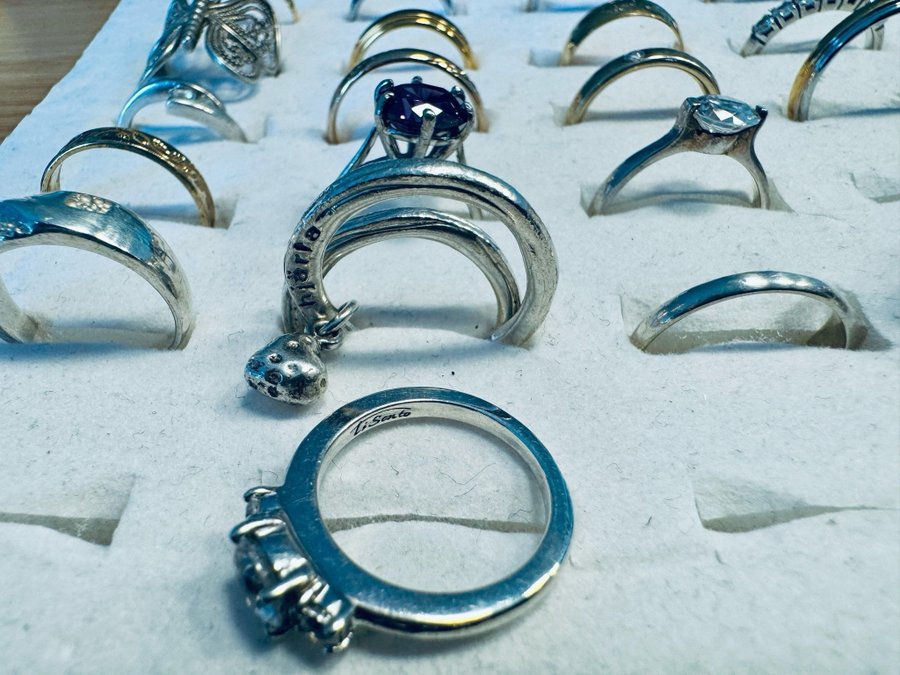 FANTASTISKT ERBJUDANDE, 50 Silversmycken. Ringar, Halsband,örhängen