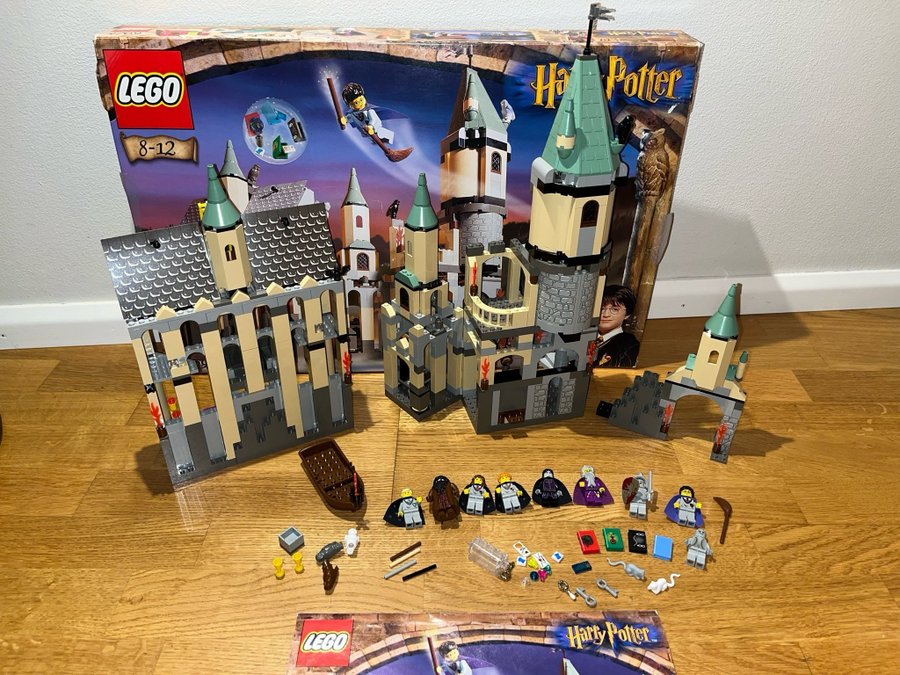 LEGO Harry Potter Hogwarts 4709 - Komplett set med instruktion och kartong