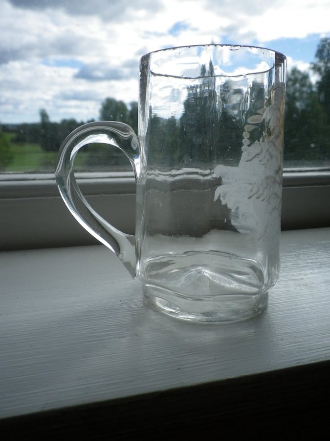 Glasbägare * Flicka * Antik * Glasmugg * 1800-tal * Målning * Glas * Handblåst