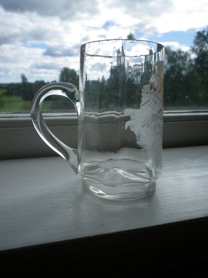 Glasbägare * Flicka * Antik * Glasmugg * 1800-tal * Målning * Glas * Handblåst