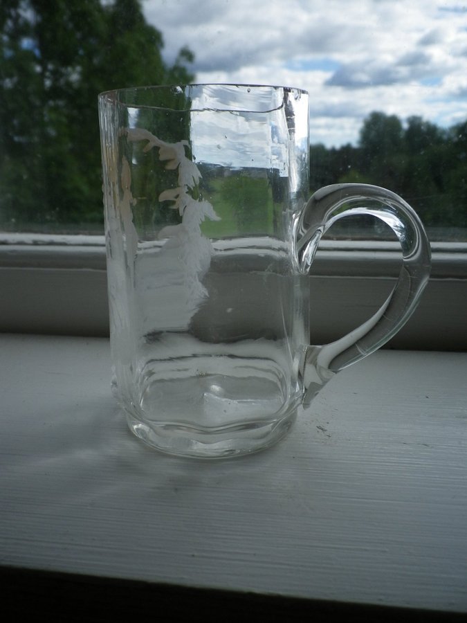 Glasbägare * Flicka * Antik * Glasmugg * 1800-tal * Målning * Glas * Handblåst