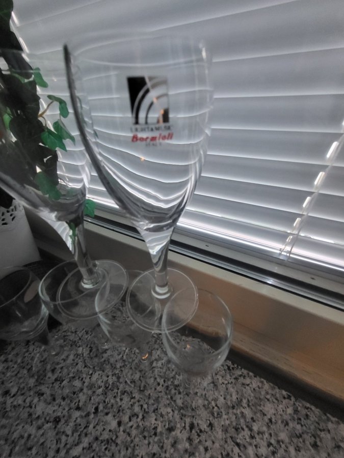 6 ST BORMIOLI ITALY LIKÖRGLAS/ SPRITGLAS PÅ FOT