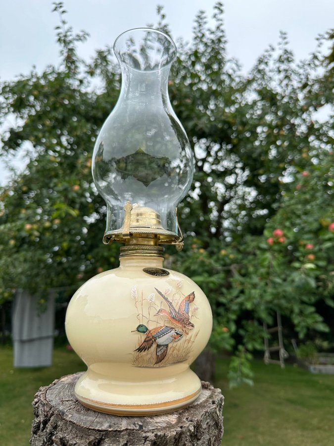 VINTAGE LAMPLIGHT FARMS IVORY GLASS GÄNDANDOR OLJELAMPA fotogenlampa Som ny