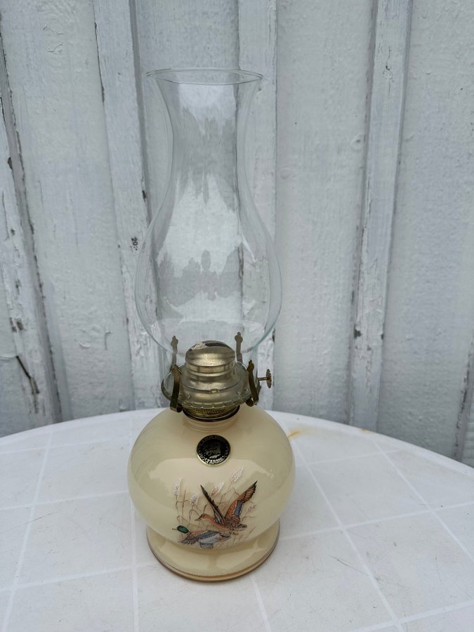 VINTAGE LAMPLIGHT FARMS IVORY GLASS GÄNDANDOR OLJELAMPA fotogenlampa Som ny