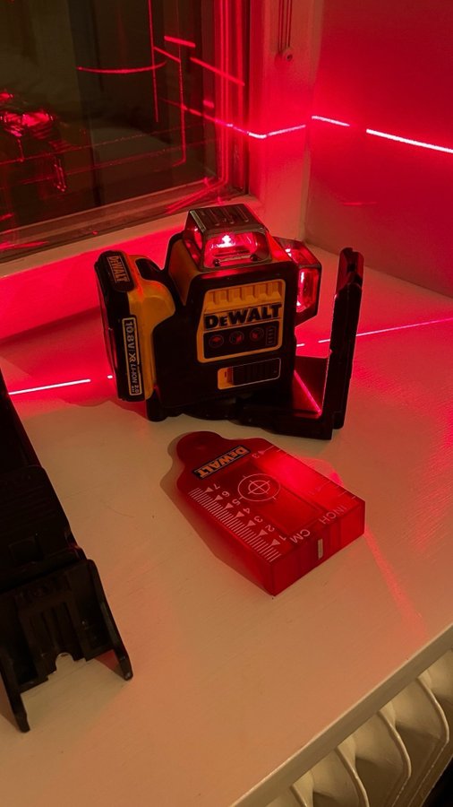 Dewalt 360 laser med batteri  Laddare