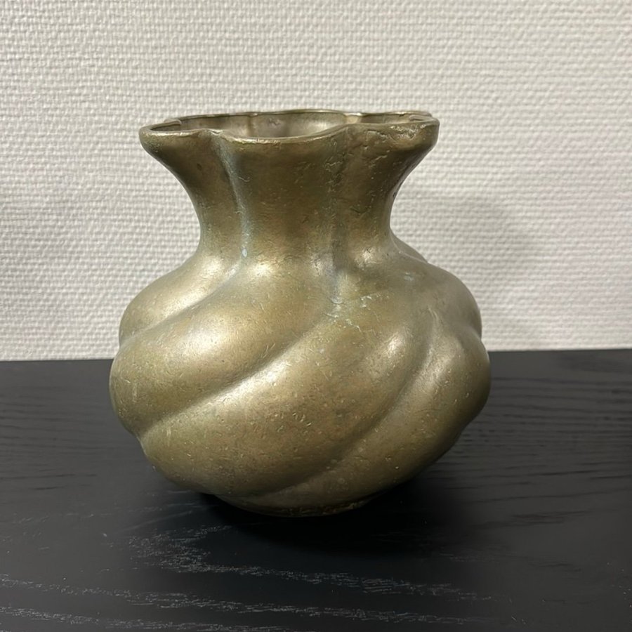 Vacker antik malm brons vas, tung 4,3 kg, modernist dekor art deco