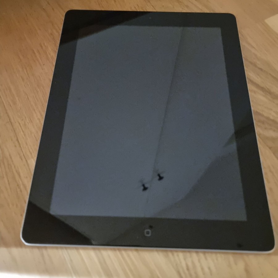 iPad 4:e generationen 16 GB. Modellen är A1458 Bud från 1kr