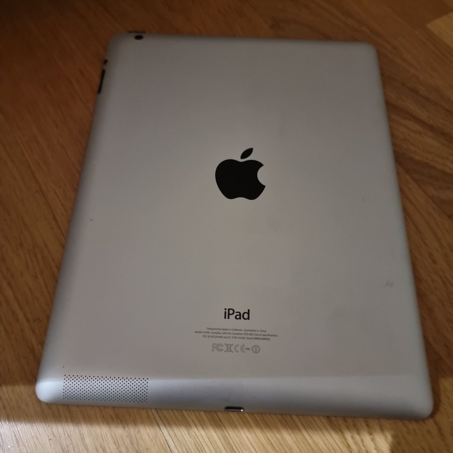 iPad 4:e generationen 16 GB. Modellen är A1458 Bud från 1kr