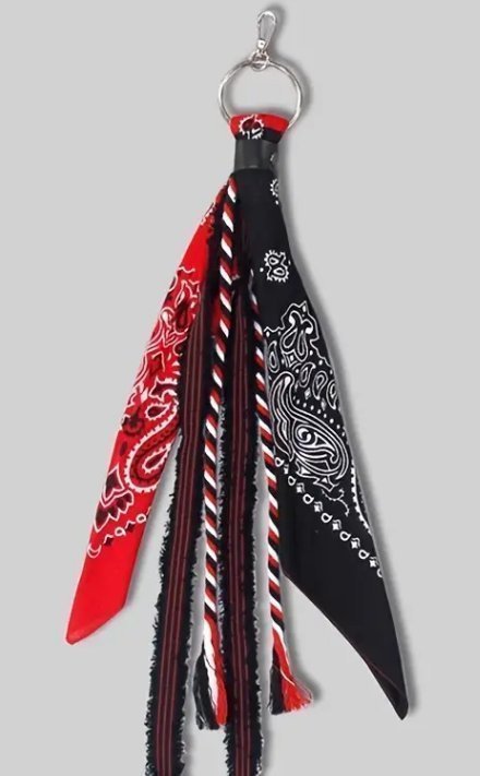 HELT NY - Röd/Svart Bandana Nyckelring Hängare 45cm