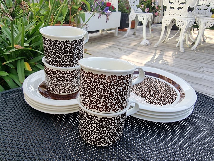 Arabia faenza finland 12 delar mugg assiett kaffefat retro bruna blommor