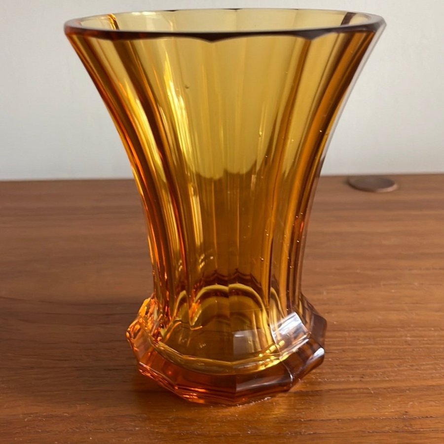 Bärnstensfärgad vas i glas retro vintage