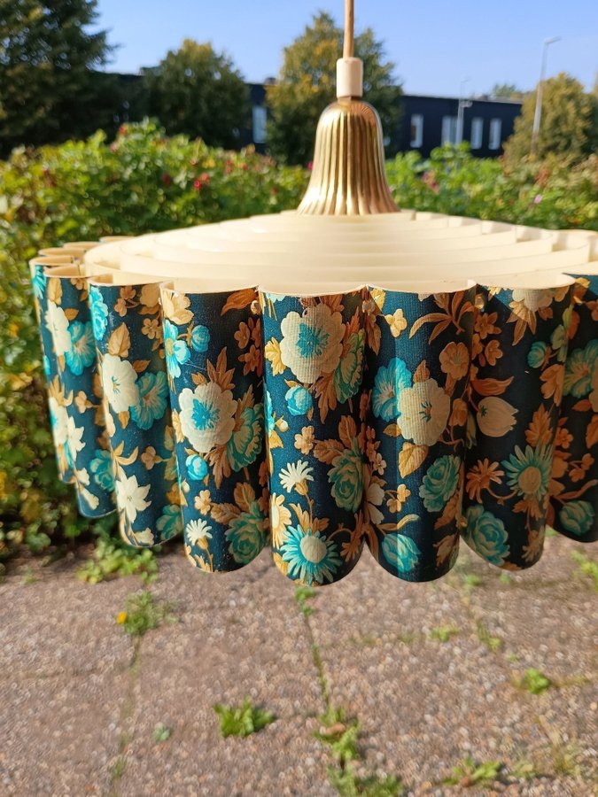 Retro Taklampa med blommönster