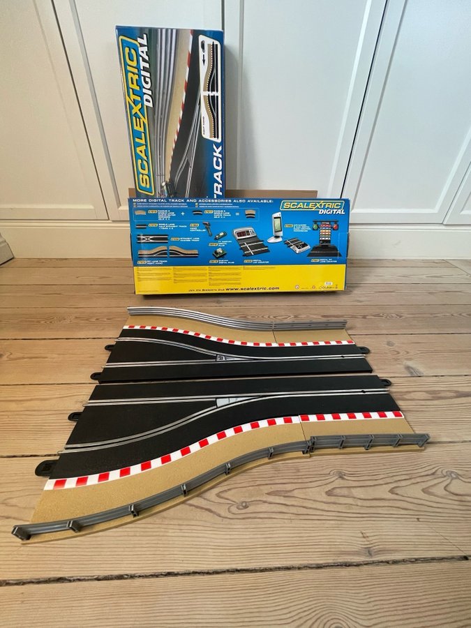 Scalextric Digital Pit Lane Track