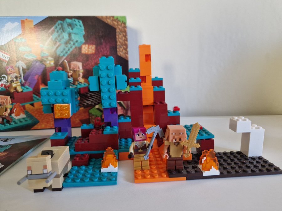 LEGO Minecraft 21168 Den Skeva Skogen KOMPLETT