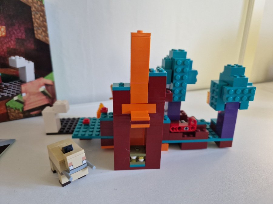 LEGO Minecraft 21168 Den Skeva Skogen KOMPLETT