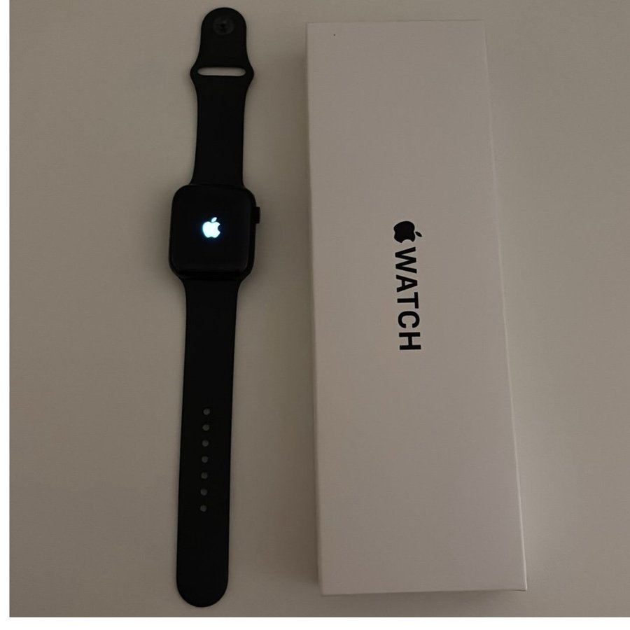 Apple Watch SE (GPS + Cellular) 44mm 2:a generationen midnight svart