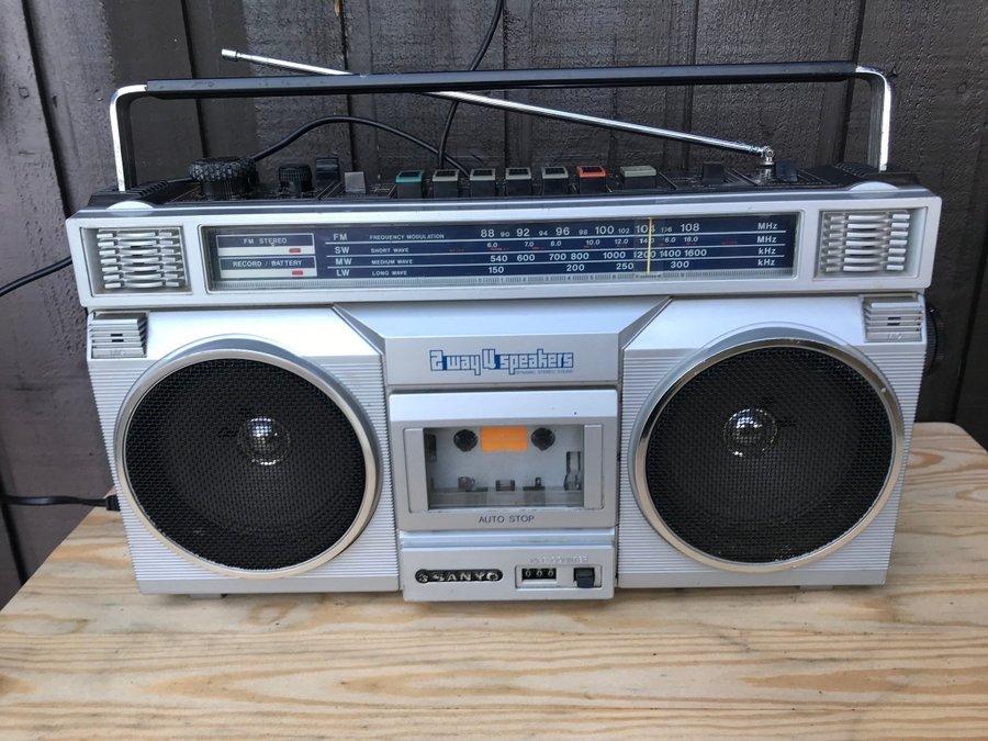 Vintage cassette player Boombox Radio.SANYO M9500LU