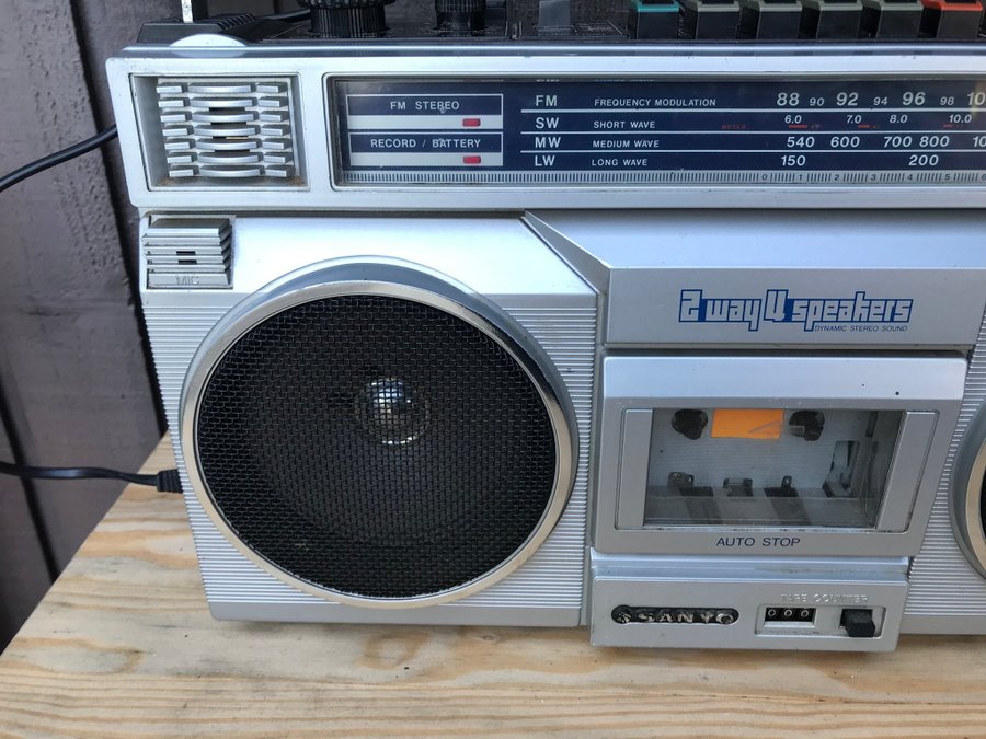 Vintage cassette player Boombox Radio.SANYO M9500LU