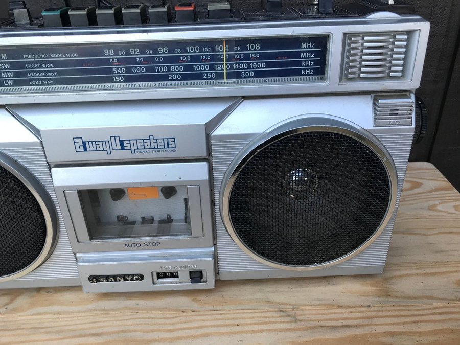 Vintage cassette player Boombox Radio.SANYO M9500LU