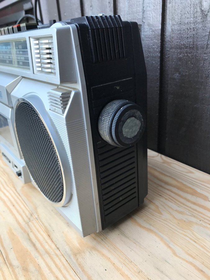 Vintage cassette player Boombox Radio.SANYO M9500LU