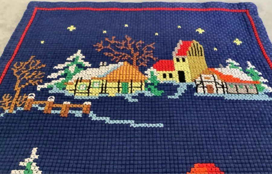 Bonad till Jul ** marknadsdag **47 x 27 cm ** Handbroderier på blå väv