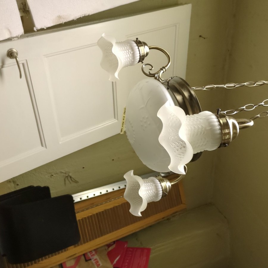 Lampa i fint skick äldre modell klassisk