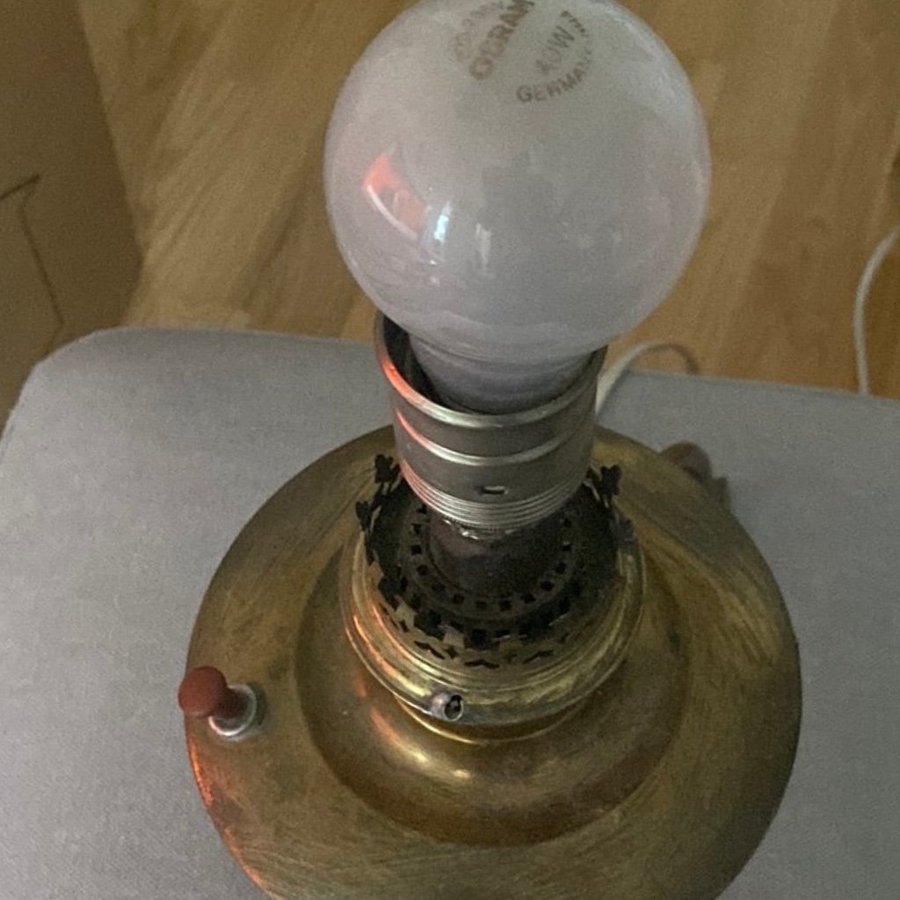 Gammal bordslampa i mässing Arvid Böhlmark