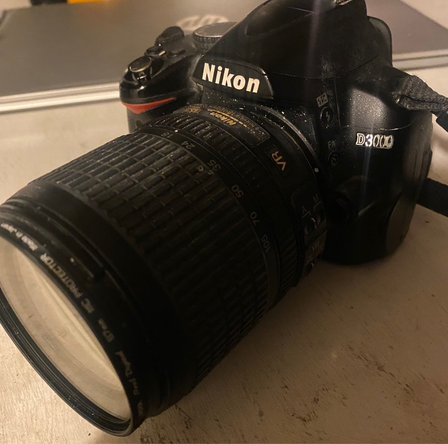 Nikon D3000 med objektiv