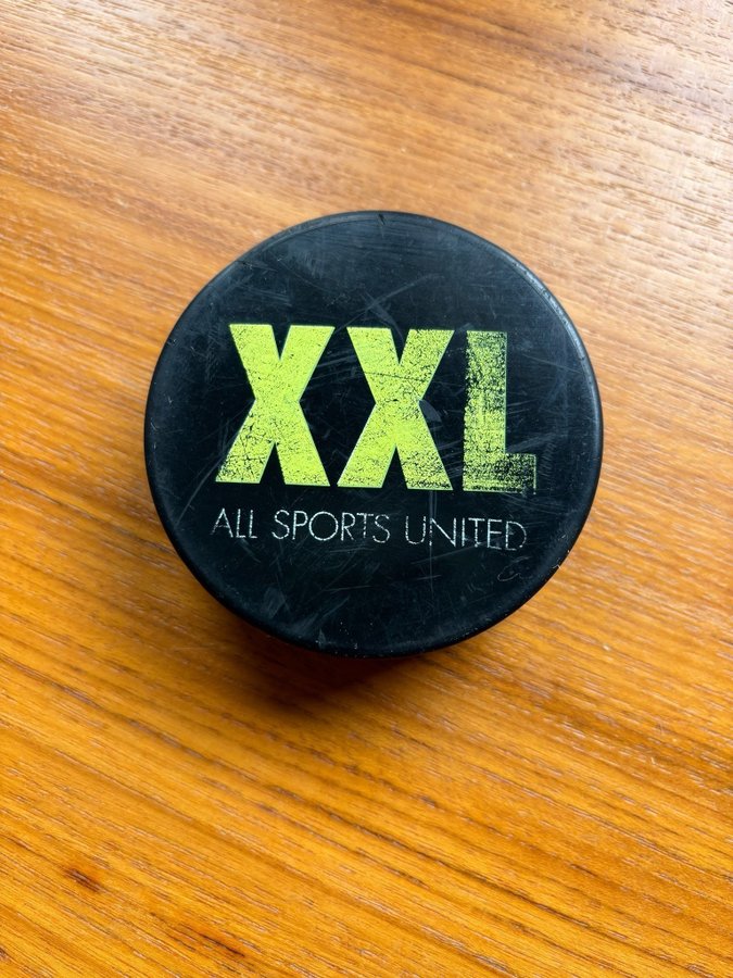 XXL All Sports United Puck