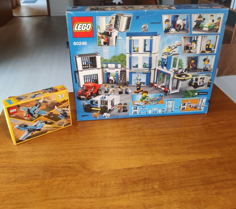 Lego City 60246 Politistation med ekstra Lego Creator fly